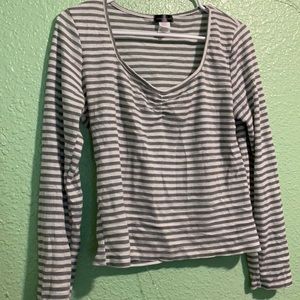 Long sleeve V neck shirt